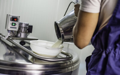 W jaki sposób zachowuje się czystość powietrza w zakładach przetwórstwa mleka?